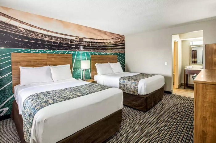 Poplars Motel (Clarion Pointe East, Inn America) - Recent Photos From Website (newer photo)